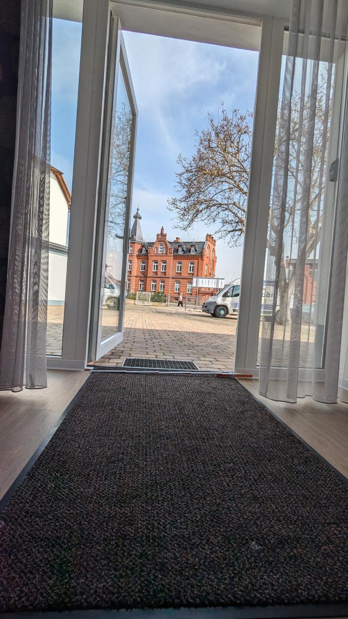 Fewo Urban Gotha-Apartment Friedenstein- Am Schlosspark- Parken An Der Der Tuer- Barrierefrei, 900 Meter Zum Bahnhof - Wallbox Екстериор снимка